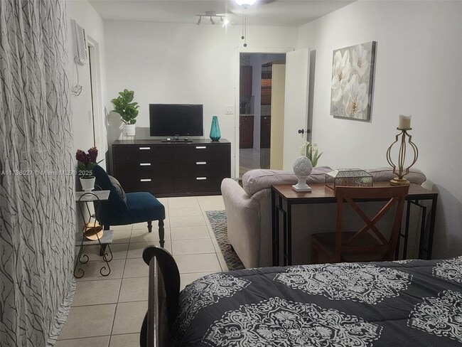 3221 SW 93rd Pl in Miami, FL - Building Photo - Building Photo