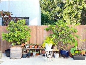 1525 SW 9th St-Unit -B in Miami, FL - Building Photo - Building Photo