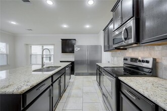 201 Eagle Owl Loop in Leander, TX - Foto de edificio - Building Photo