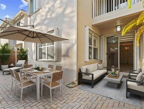 11186 NW 73rd Terrace in Doral, FL - Building Photo - Building Photo