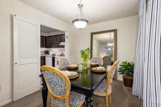 Bay Hills Apartments in Arnold, MD - Foto de edificio - Building Photo