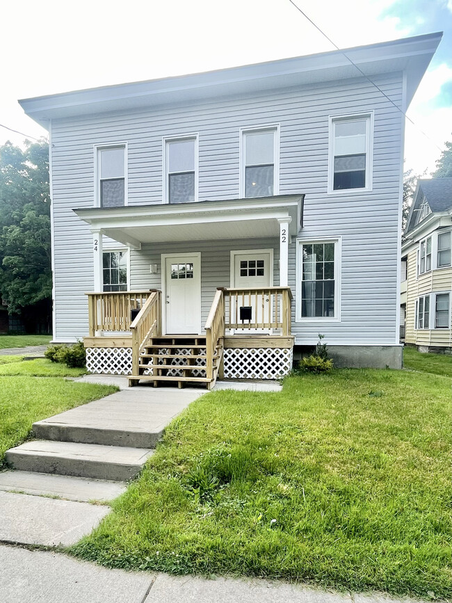 22 Cliff St in Oneonta, NY - Foto de edificio - Building Photo