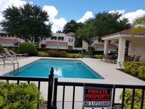 5678 Samter Ct in Tampa, FL - Foto de edificio - Building Photo