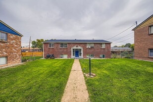 2356 S Linden Ct in Denver, CO - Building Photo