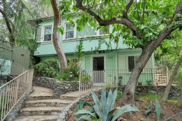 2134 N Beverly Glen Blvd