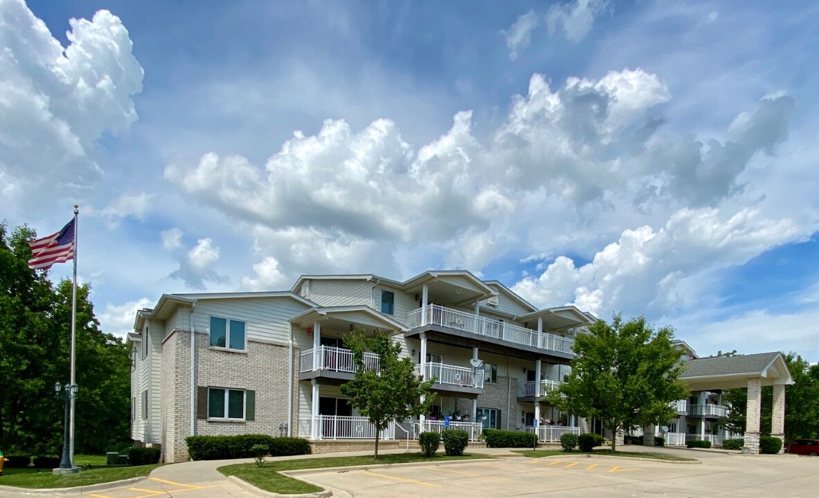 Shelly Rose Estates in Des Moines, IA - Building Photo