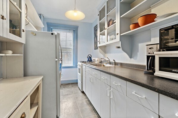 1697 Cambridge St, Unit #36 in Cambridge, MA - Foto de edificio