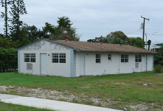 230 Palm Ct in Delray Beach, FL - Building Photo - Building Photo