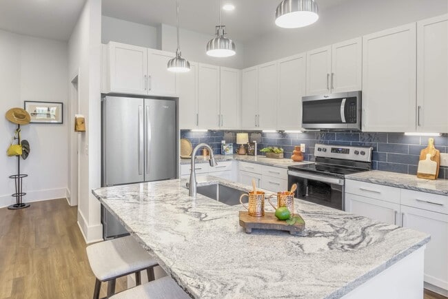 Enclave Piney Mountain in Asheville, NC - Building Photo - Building Photo