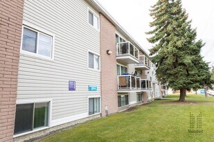 Pride Apartments in Edmonton, AB - Building Photo