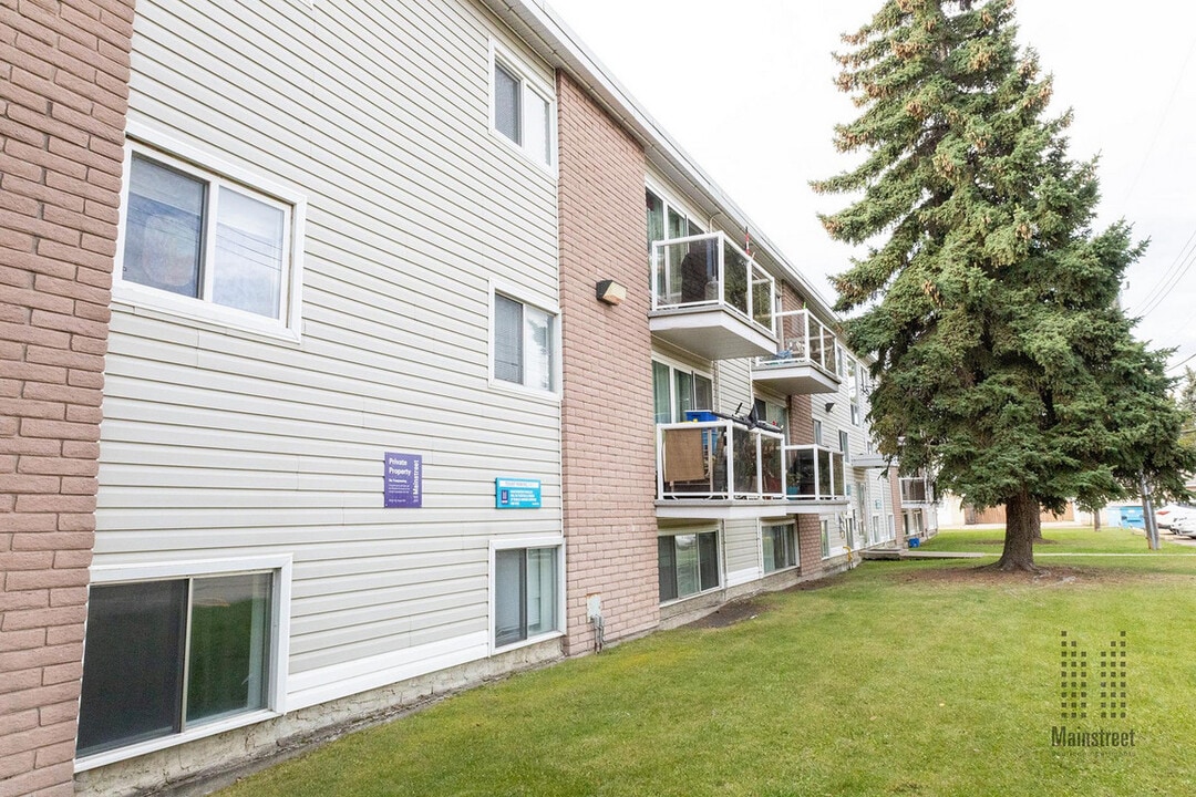 Pride Apartments in Edmonton, AB - Building Photo