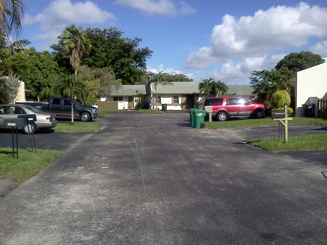 12212 SW 110th Ln in Miami, FL - Building Photo - Building Photo