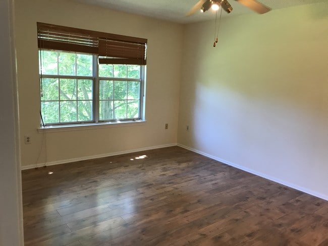 property at 29 Amberly Ct