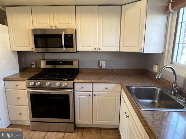 property at 1634 Ripon Pl