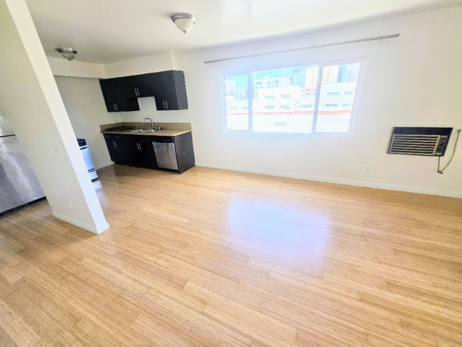 843 S Ardmore Ave in Los Angeles, CA - Foto de edificio - Building Photo