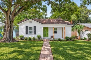 4645 Iris St N in St. Petersburg, FL - Building Photo