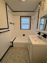 57 Broadway, Unit 57 in Arlington, MA - Foto de edificio - Building Photo