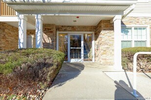 937 Tower Ridge Cir in Middletown, NY - Building Photo