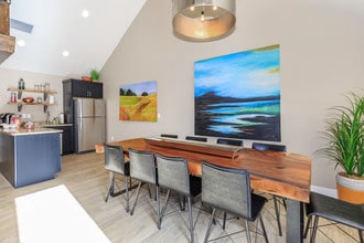 The Commons @ Pilot Butte Apartment Homes in Bend, OR - Foto de edificio - Building Photo