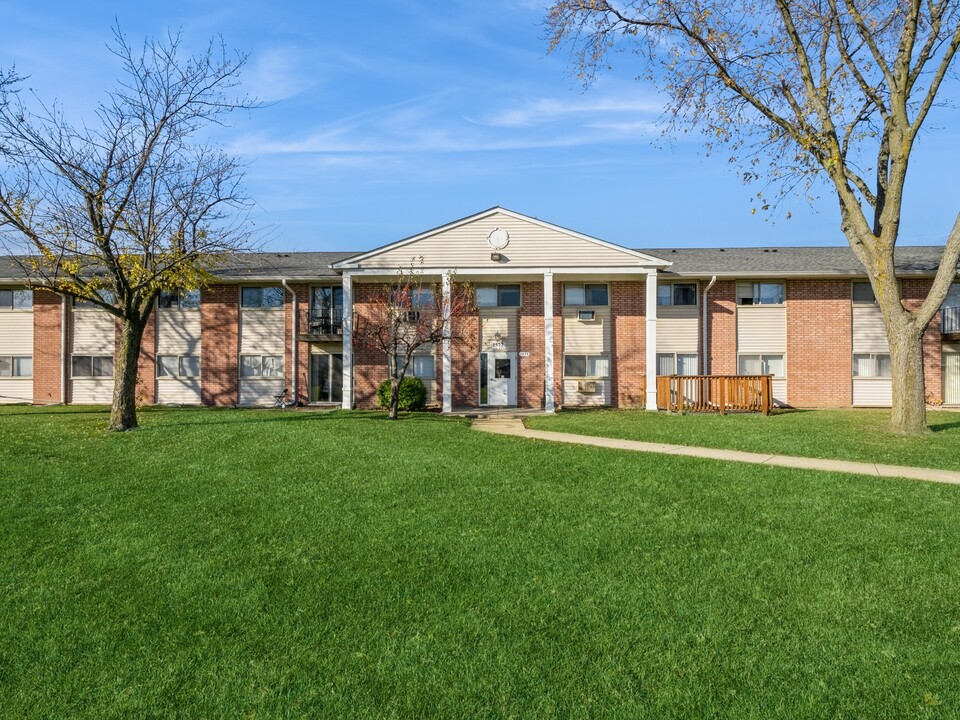 1577 Jill Ct in Glendale Heights, IL - Building Photo