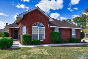 126 Herrick Dr SW in Huntsville, AL - Building Photo