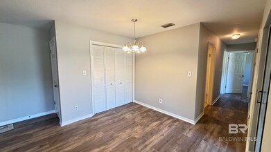 512 Lake Forest Blvd in Daphne, AL - Foto de edificio - Building Photo