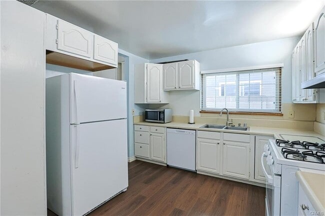 695 N Milford Rd in Orange, CA - Building Photo - Building Photo