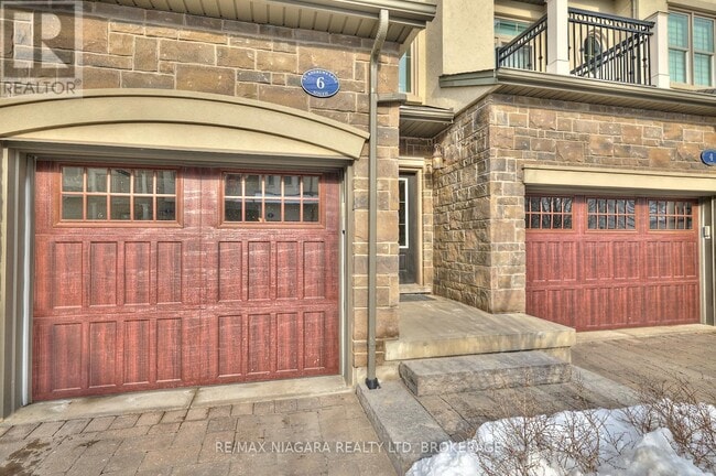 property at 6 St Andrews Ln S