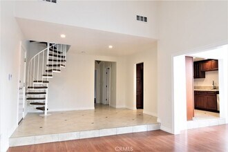 16943 Bluewater Ln, Unit 56 in Huntington Beach, CA - Foto de edificio - Building Photo