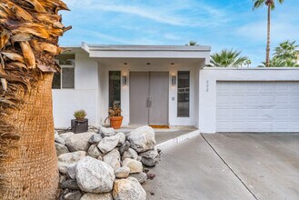 866 N Topaz Cir in Palm Springs, CA - Building Photo - Building Photo
