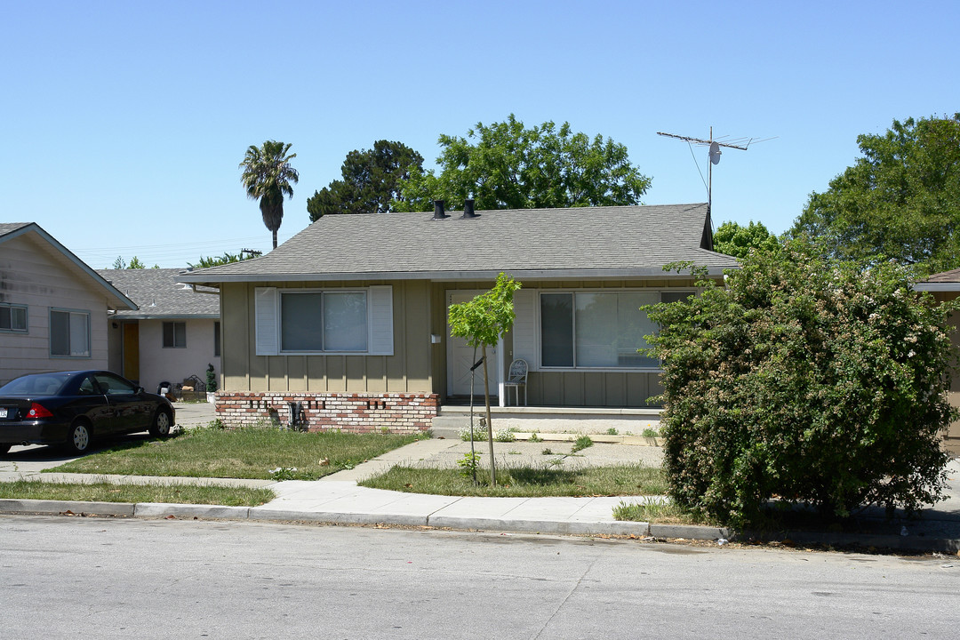 1065-1067 Dodge Dr in Redwood City, CA - Building Photo