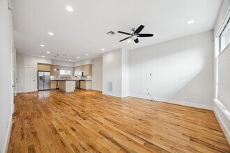 4721 Caroline St in Houston, TX - Building Photo - Building Photo
