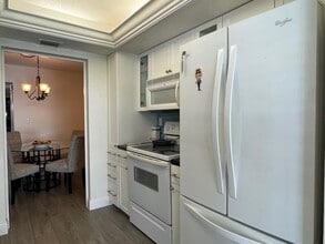 3051 NE 47th Ct, Unit 308 in Fort Lauderdale, FL - Building Photo - Building Photo