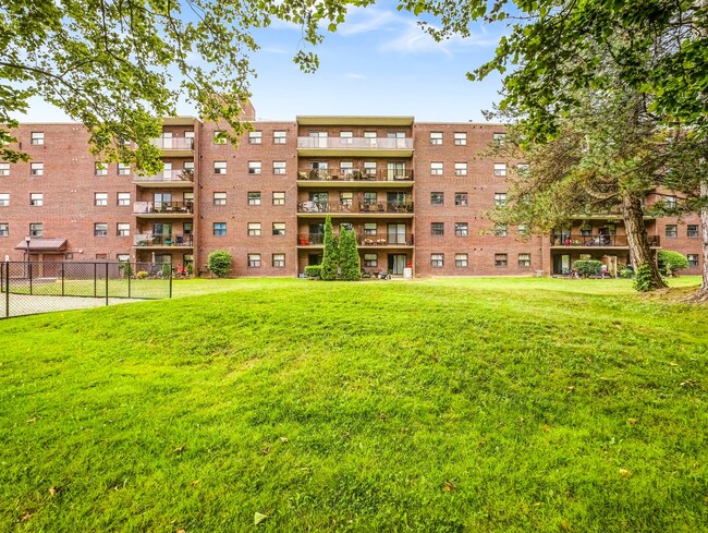 5552 Heritage Dr in Niagara Falls, ON - Building Photo - Building Photo