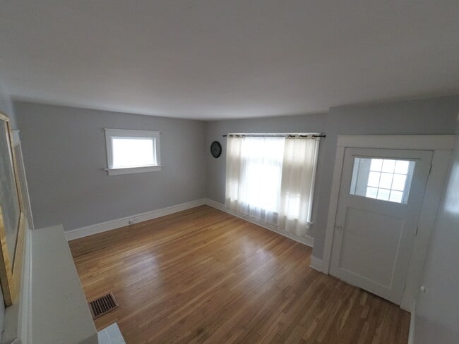 1032 W 30th St, Unit 1032 W 30th in Erie, PA - Building Photo - Building Photo