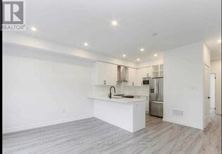 70 Dalhousie St in Vaughan, ON - Building Photo - Building Photo