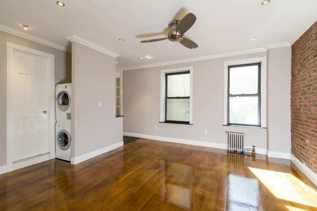 334 E 100th St in New York, NY - Building Photo