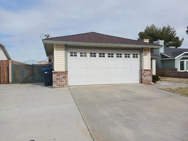 545 E Ave J 9 in Lancaster, CA - Building Photo