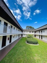 8601 SW 94th St, Unit 204W in Miami, FL - Building Photo - Building Photo