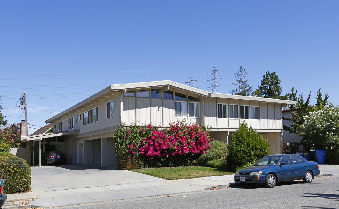 1221 Parkington Ave in Sunnyvale, CA - Foto de edificio