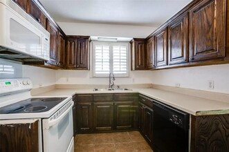 1425 Cedar Crest Dr in Garland, TX - Building Photo - Building Photo