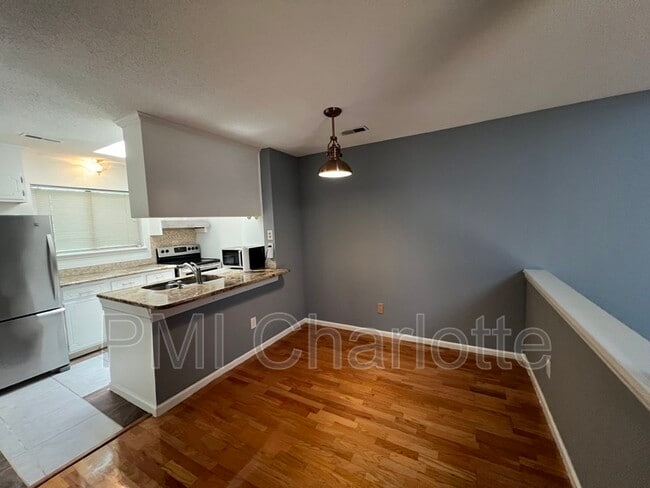 8087 Charter Oak Ln in Charlotte, NC - Building Photo - Building Photo