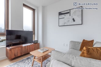 482 Kent Ave in Brooklyn, NY - Foto de edificio - Building Photo