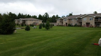 Pinewood Estates in Eagle River, WI - Foto de edificio - Building Photo