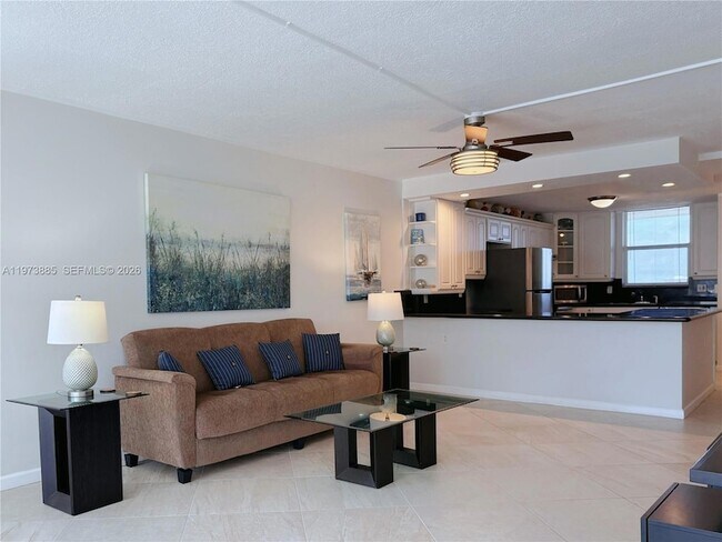 3100 NE 49th St, Unit 1010 in Fort Lauderdale, FL - Building Photo - Building Photo