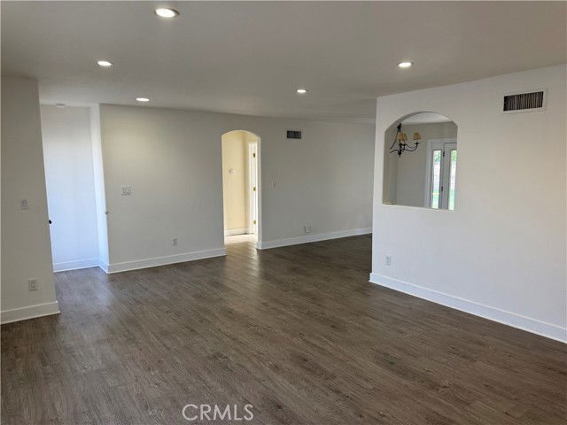 23056 Lanark St in Los Angeles, CA - Building Photo - Building Photo