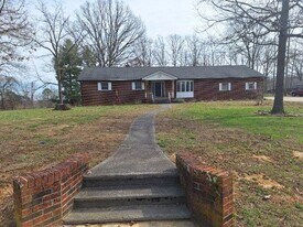 1084 Nease Dr in White Pine, TN - Building Photo