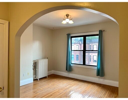 131 Newbury St in Boston, MA - Building Photo