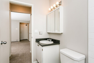 Broadview Meadows Apartments in Sherwood Park, AB - Building Photo - Building Photo