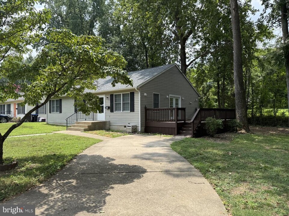 3218 Normandy Ave in Fredericksburg, VA - Foto de edificio